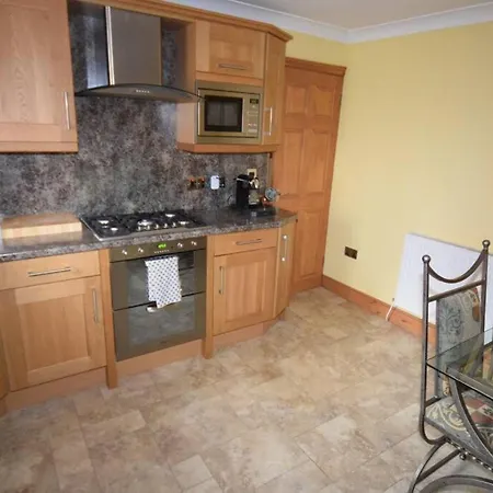 Ulverston Centre Superb 3 Double Bedroom Apartment *