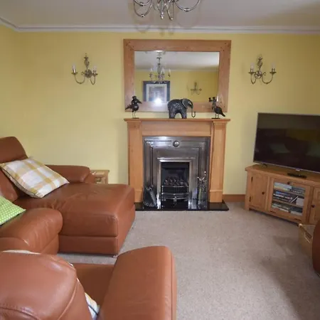 Ulverston Centre Superb 3 Double Bedroom Apartment *