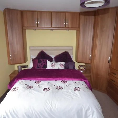 شقة Ulverston Centre Superb 3 Double Bedroom Apartment *