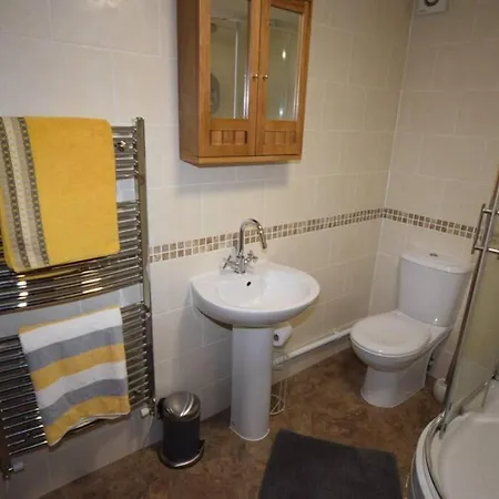 Ulverston Centre Superb 3 Double Bedroom Apartment ألفرستون